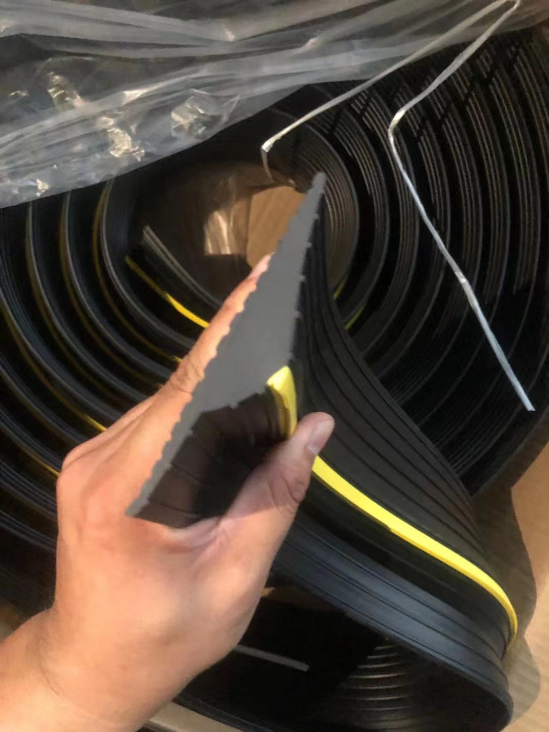 Non-Slip and Durable PVC Rubber Garage Door Sealing Strip with Hardness 50-60 Shore A