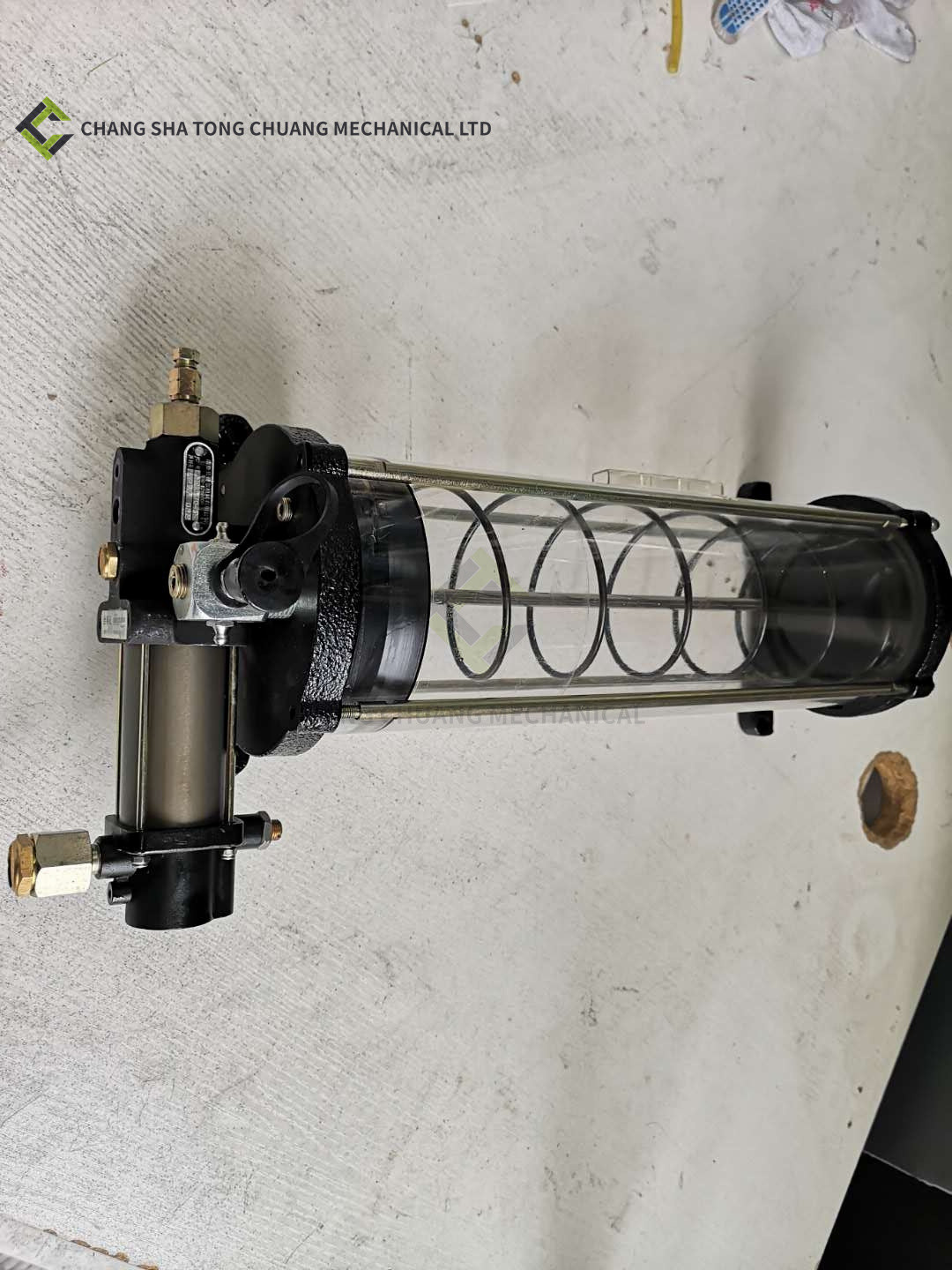 Zoomlion Concrete Pump Hopper Mechanism Pneumatic Lubrication Pump Assembly 41880-10-3 1070000025