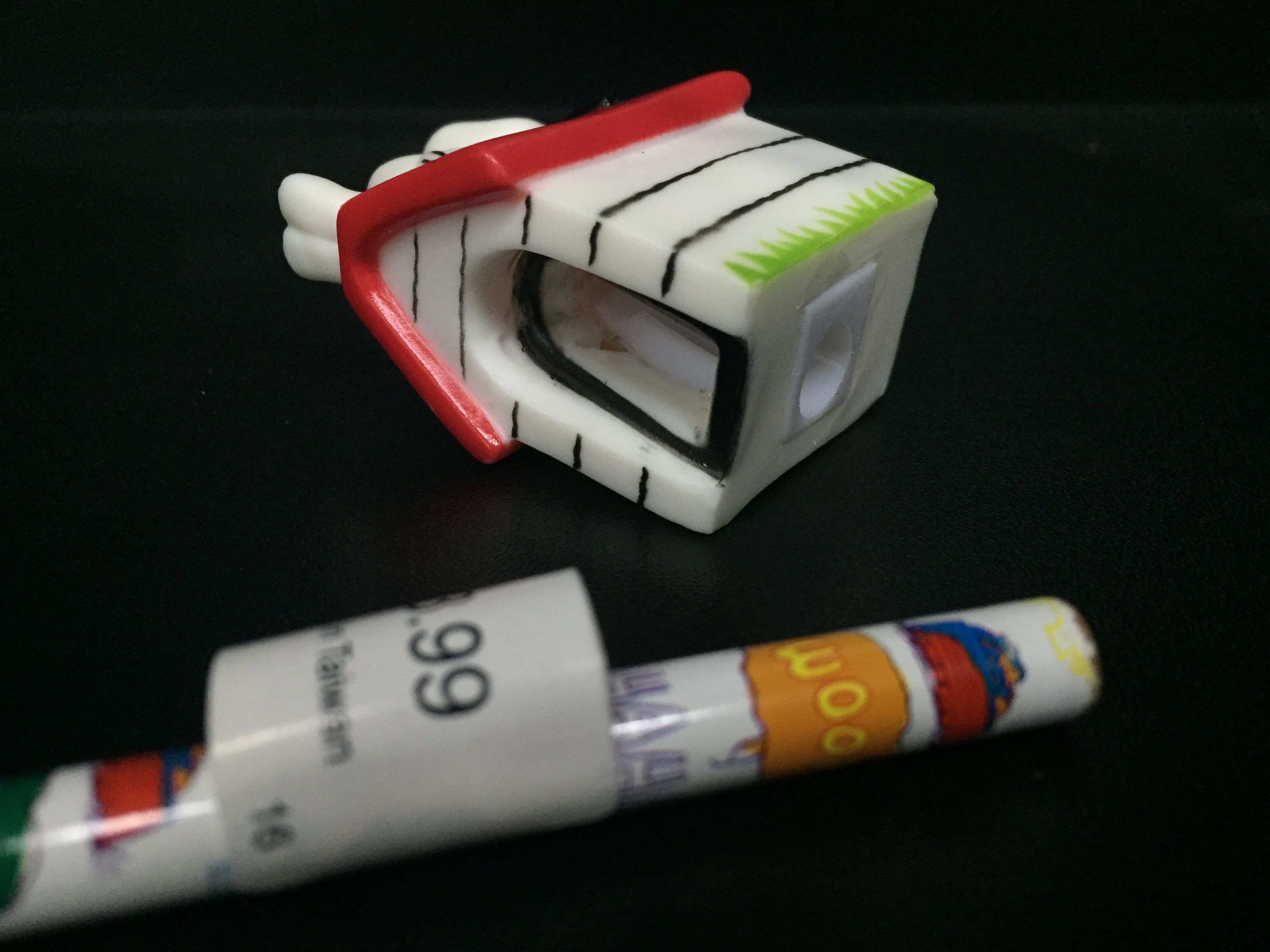 Snooby Vinyl pencil Plastic Daily Productwith a white house red roof pencil sharpener for children made of PVC