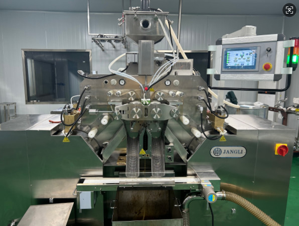 0-8rpm Running Speed Soft Gelatin Capsule Machine With 4-32 Pcs Plungers And Paste Capsule Ejection