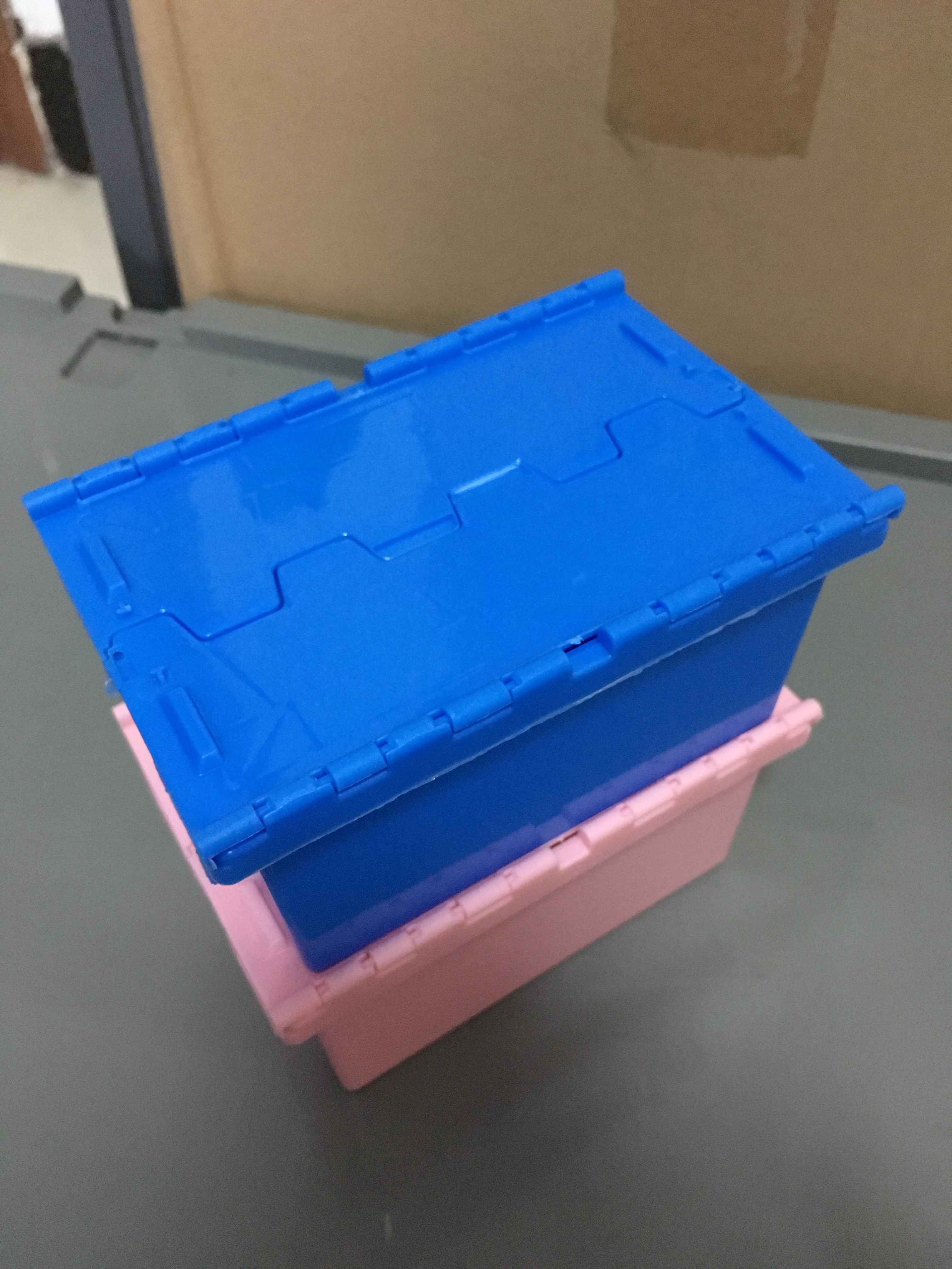 Small Size 120*80*60 mm Plastic Stack Nest Tote Boxes Attached Lids