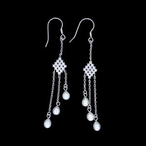 China Simple 925 Silver Pearl Earrings / Diamond Shape Pearl Chandelier Earrings wholesale