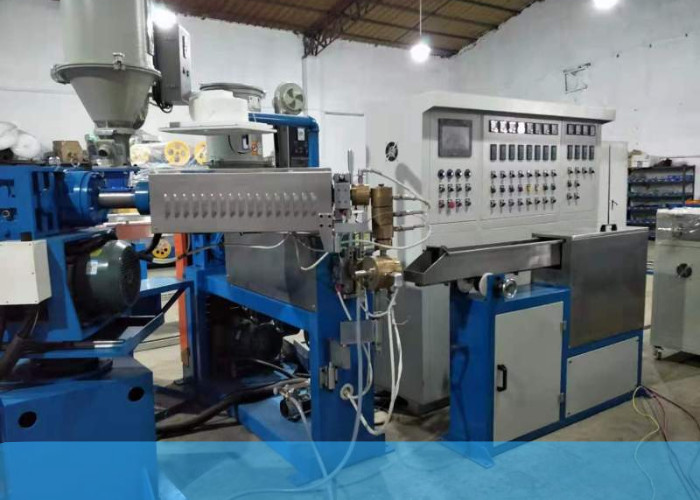 Single Layer 80kg/H Electric Cable Making Machine , 20HP Cable Extruder