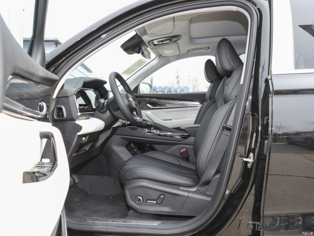 Geely Monjaro L Left Drive Fuel Vehicle 5 Doors 5 Seats Petrol Gasoline SUV Car