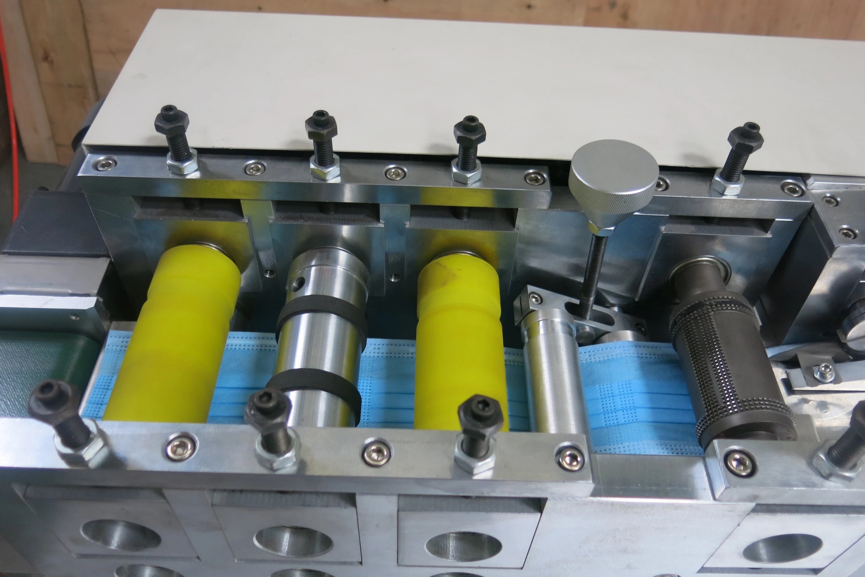Non Woven Three Layer Disposable Mask Manufacturing Machine