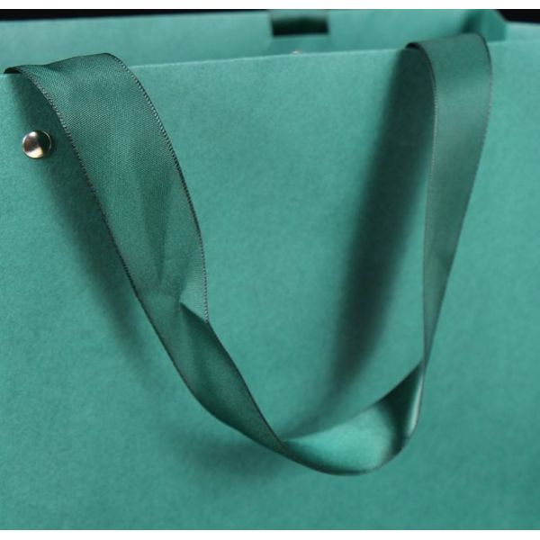 Gift Packaging White Cardboard Paper Bag with Handle Custom Order Accepted