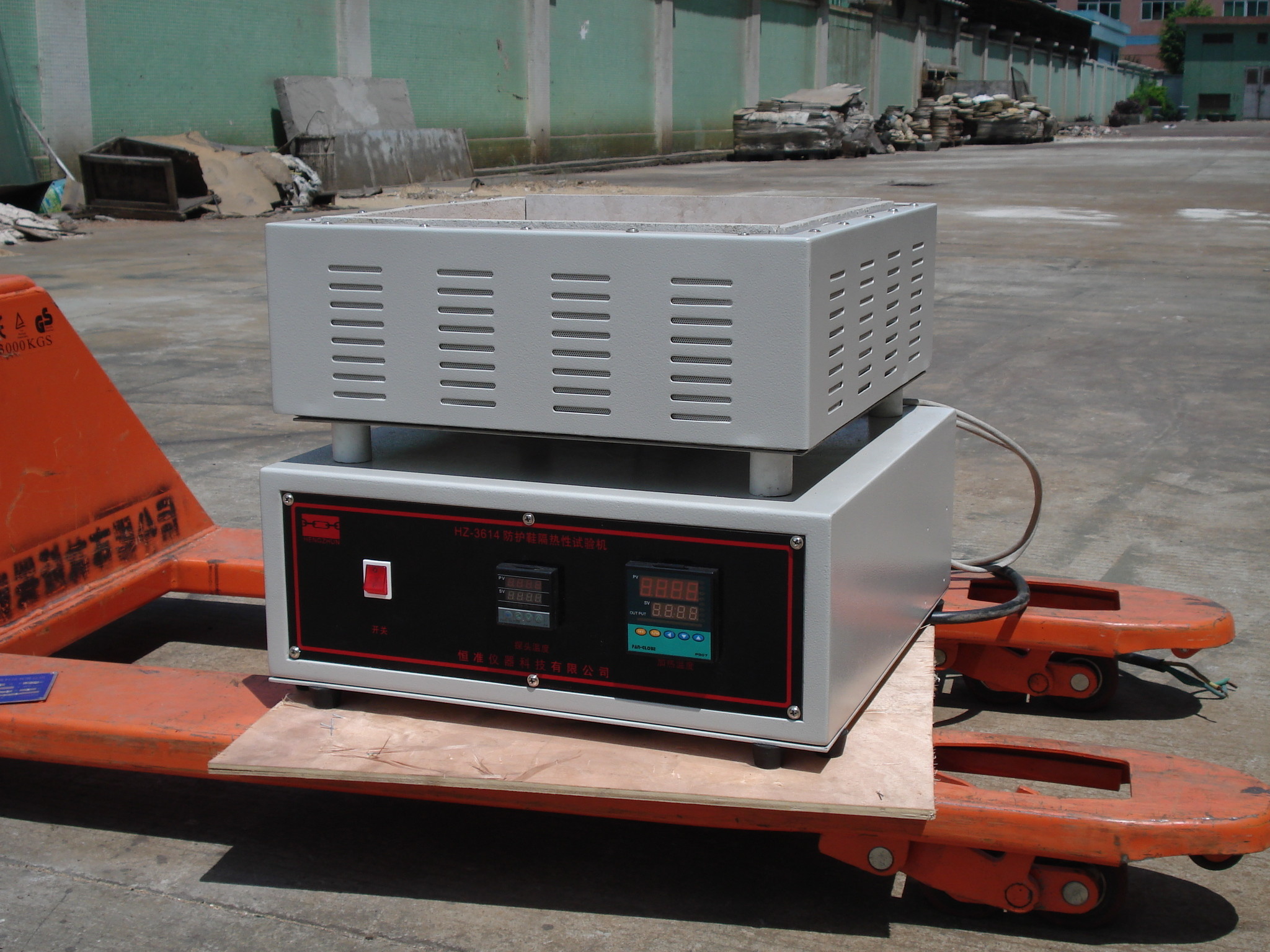 Multifunctional 3A Shoe Testing Machine , Practical Footwear Insulation Tester