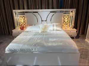 China Modern Bedroom Sets Furniture MDF PU Leather Wood Material SGS wholesale