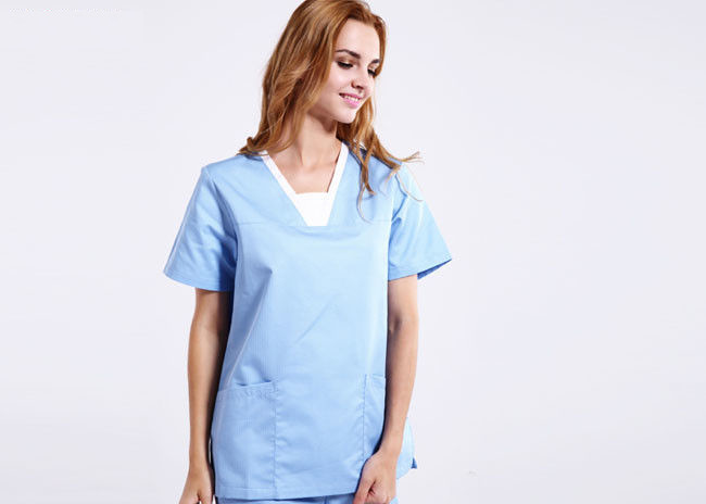 Anti Chlorine Medical Healthcare Scrubs Uniforms With Two Front Patch Pockets