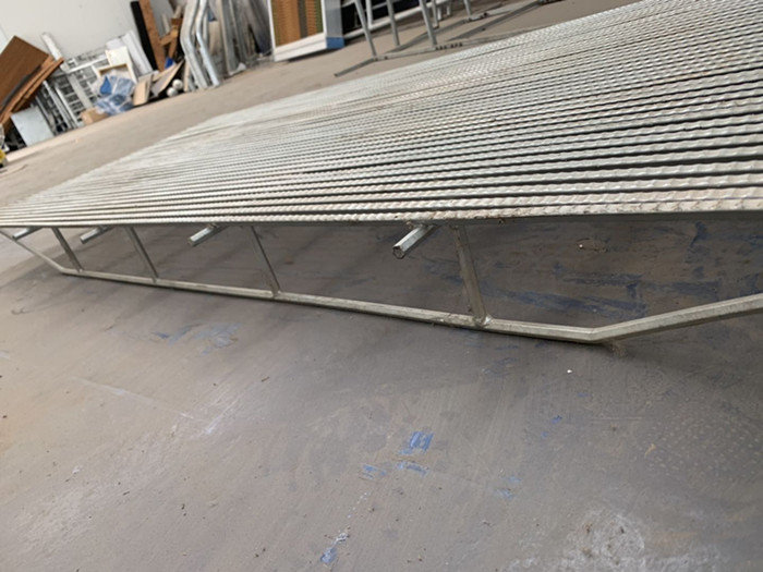 Strong And Safe Pig Mesh Flooring , Tri Bar Hog Slat Flooring Longer Lifespan