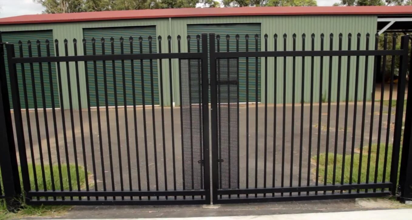 High quality galvanized powder coated garrison fencing