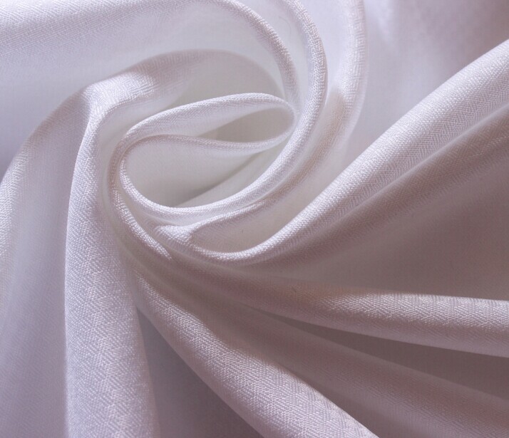 Polyester Microfiber Fabric Peach Finished white color 85 gsm