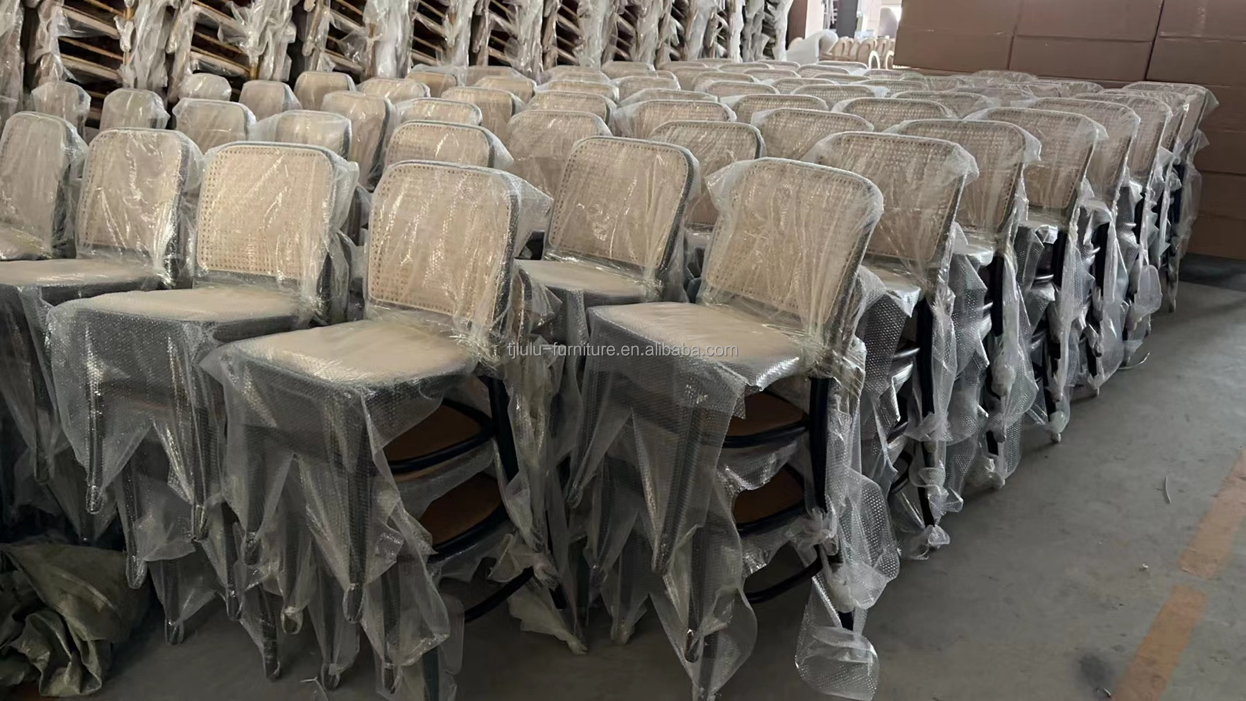Stocked Modern Rattan Wedding Chair for Banquets and Weddings
