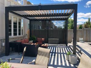 China Rodent Proof Retractable Aluminum Pergola Rain Protection wholesale