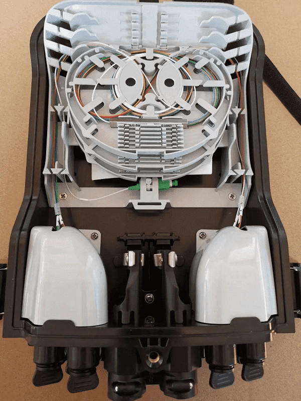 Waterproof 8 Port Fiber Optic Terminal Box FTTH FTTX FTTP IP65