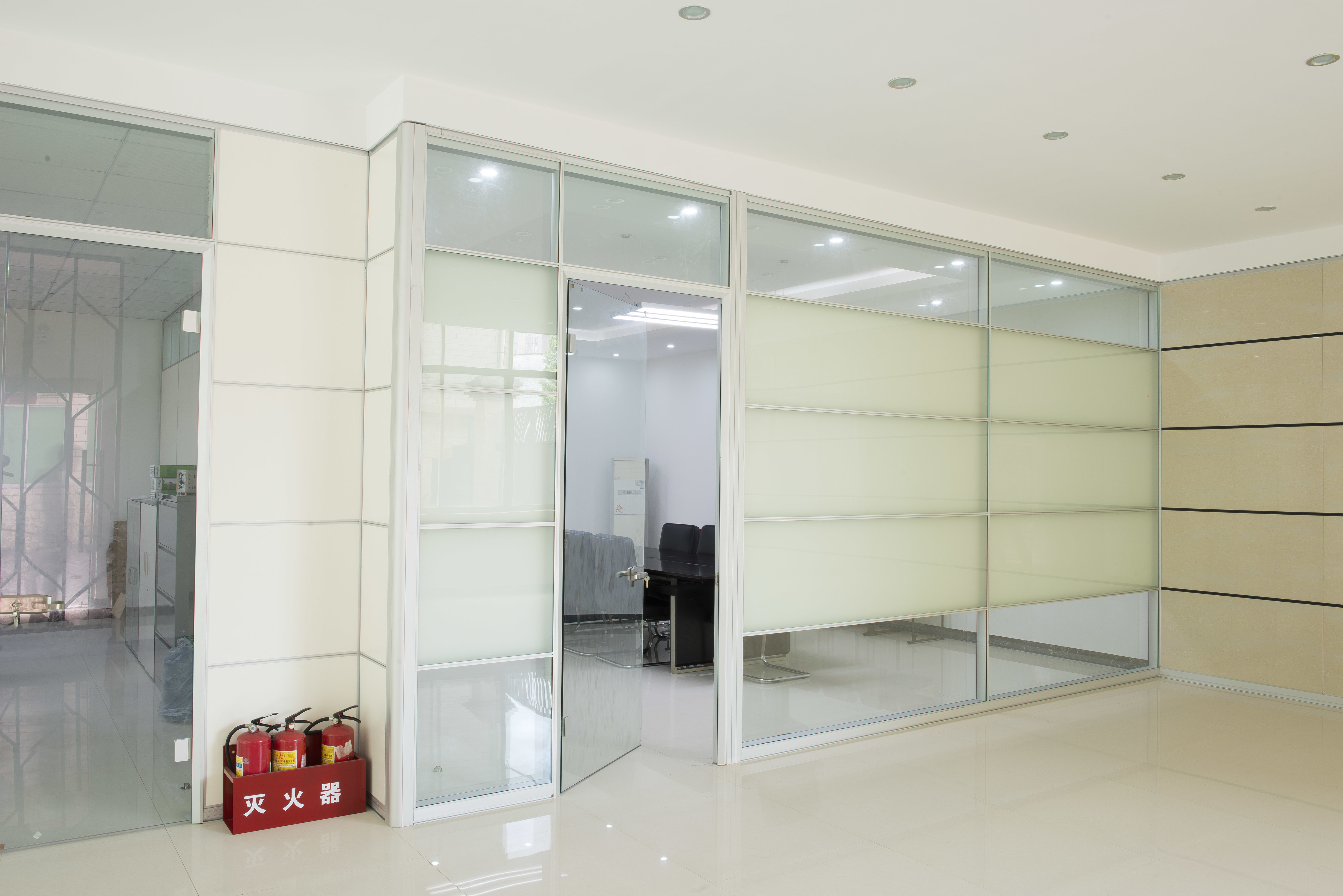 60mm Aluminum Framed Glass Partition Wall with Grid Design for Offices