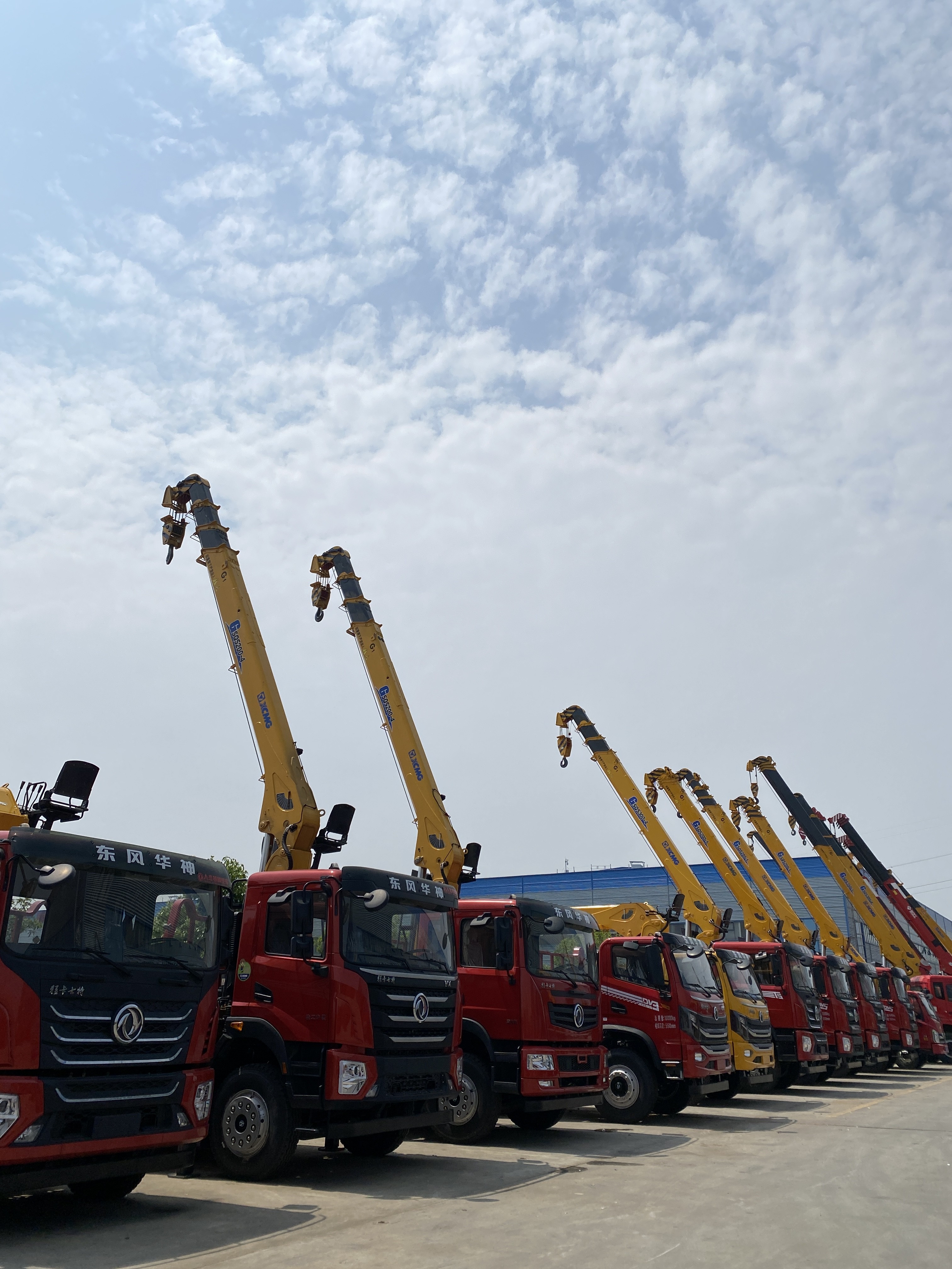 Howo 6.3 Ton Crane Truck Mounted Crane XCMG Boom truck with crane arm