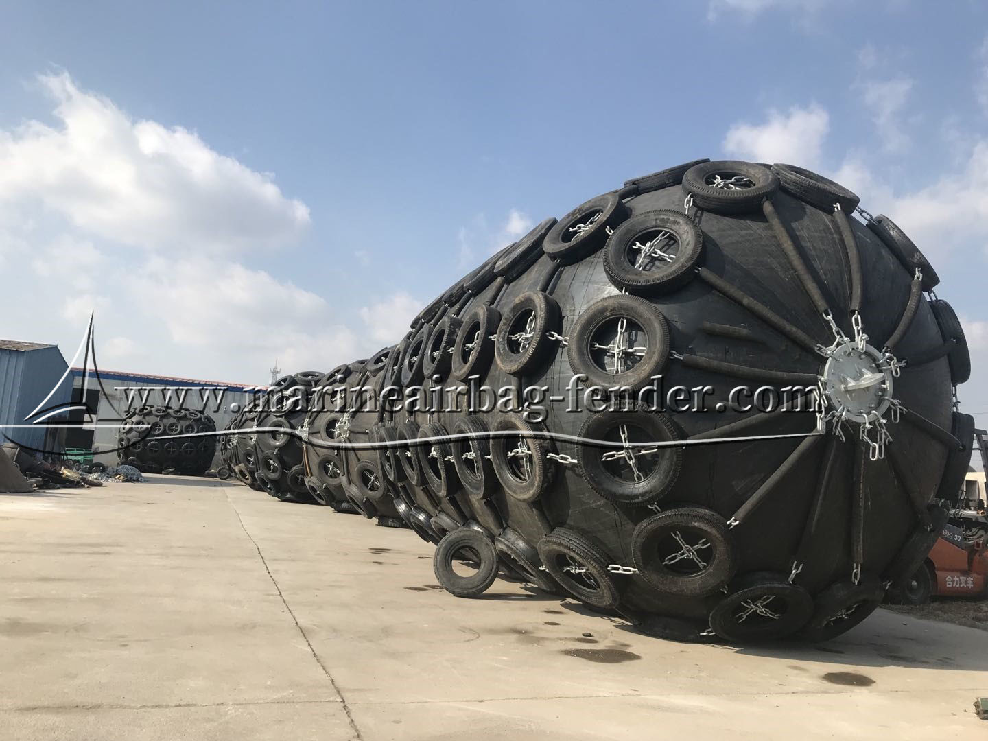 Inflatable Floating Pneumatic Rubber Fenders 50kPa 80kPa Easy Installation