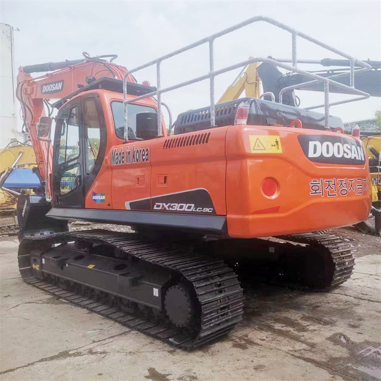 30 Ton Doosan DX300 Excavator in Korea Good Condition 1.27 m3 Bucket Capacity 29500 KG