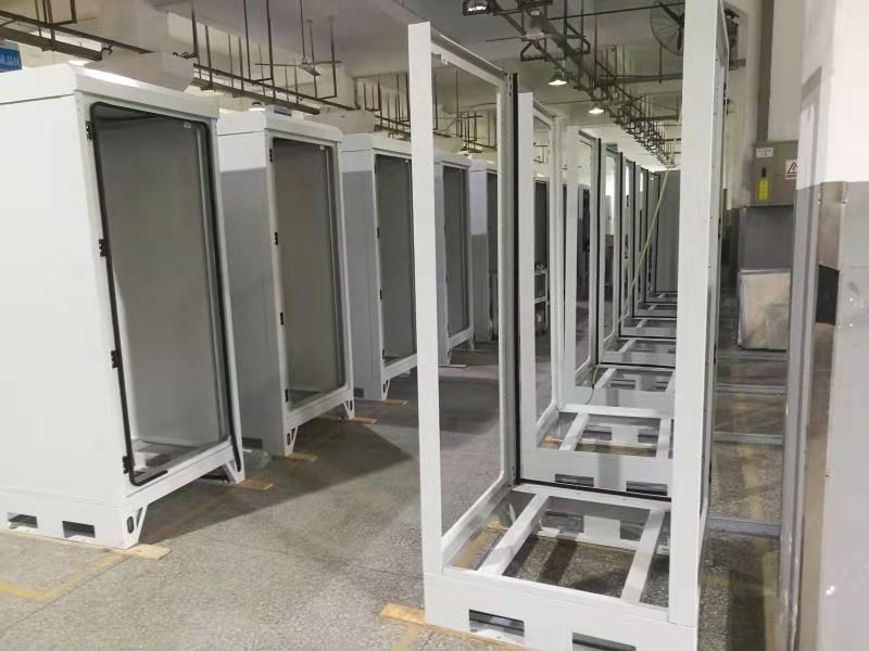 42U 19 Inch Outdoor Telecom Cabinet Heat Exchanger Cooling Double Wall Insulated