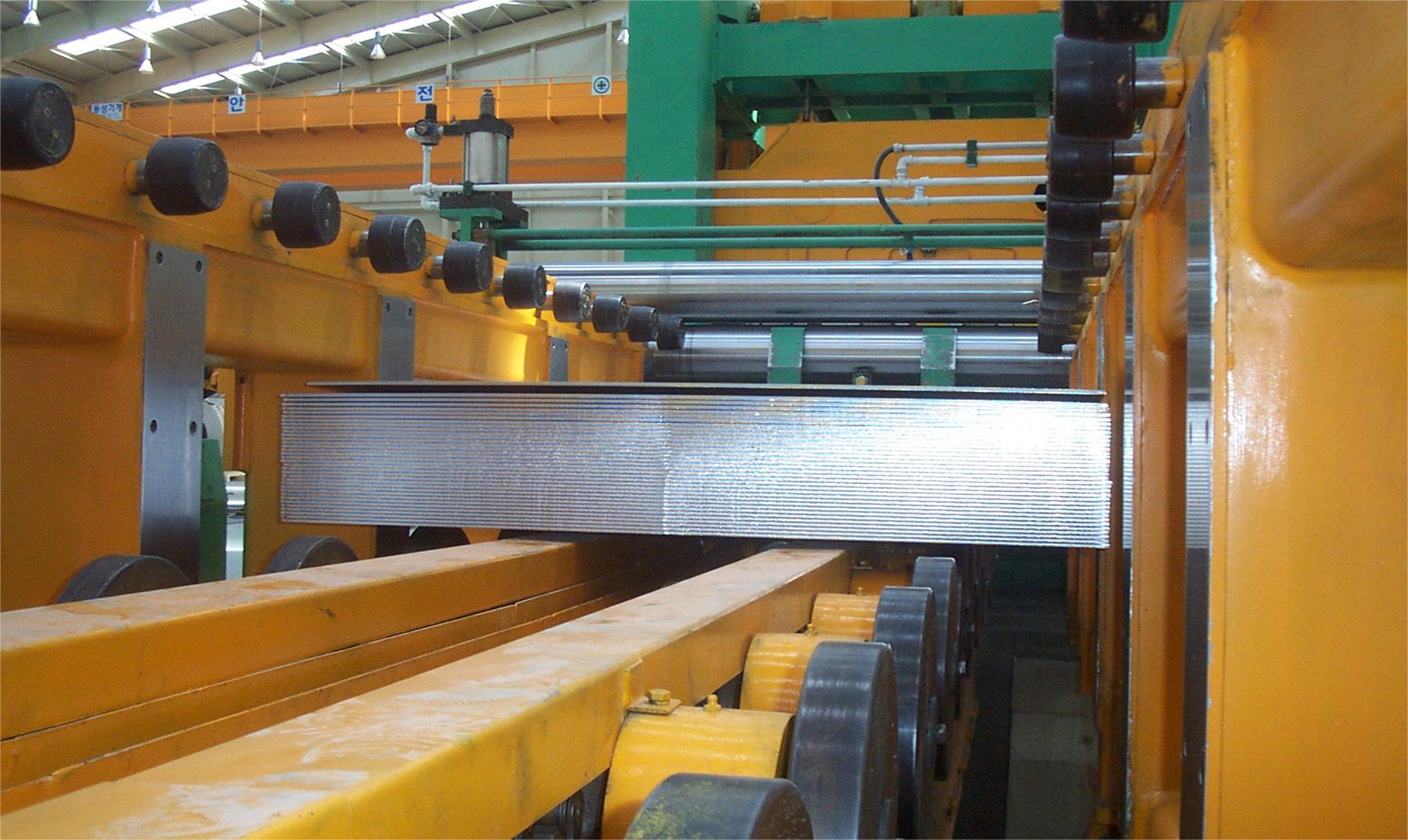 12mm Middle Plate Leveling and Cross Cutting Production Line with 680 Rated Power