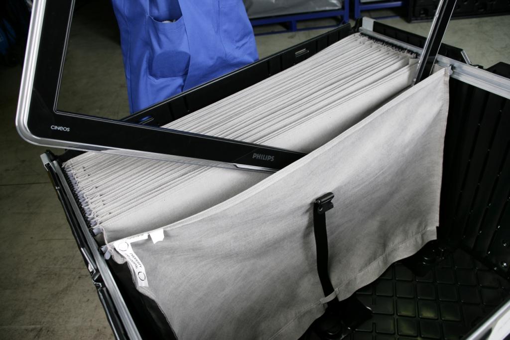 Solid Heavy Duty Plastic Pallet Sleeve Pack Box With Lid Single Faced Design Structure