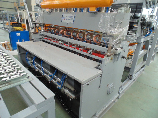 High Precision 380V Gi Wire Net Making Machine With Water Cooling System