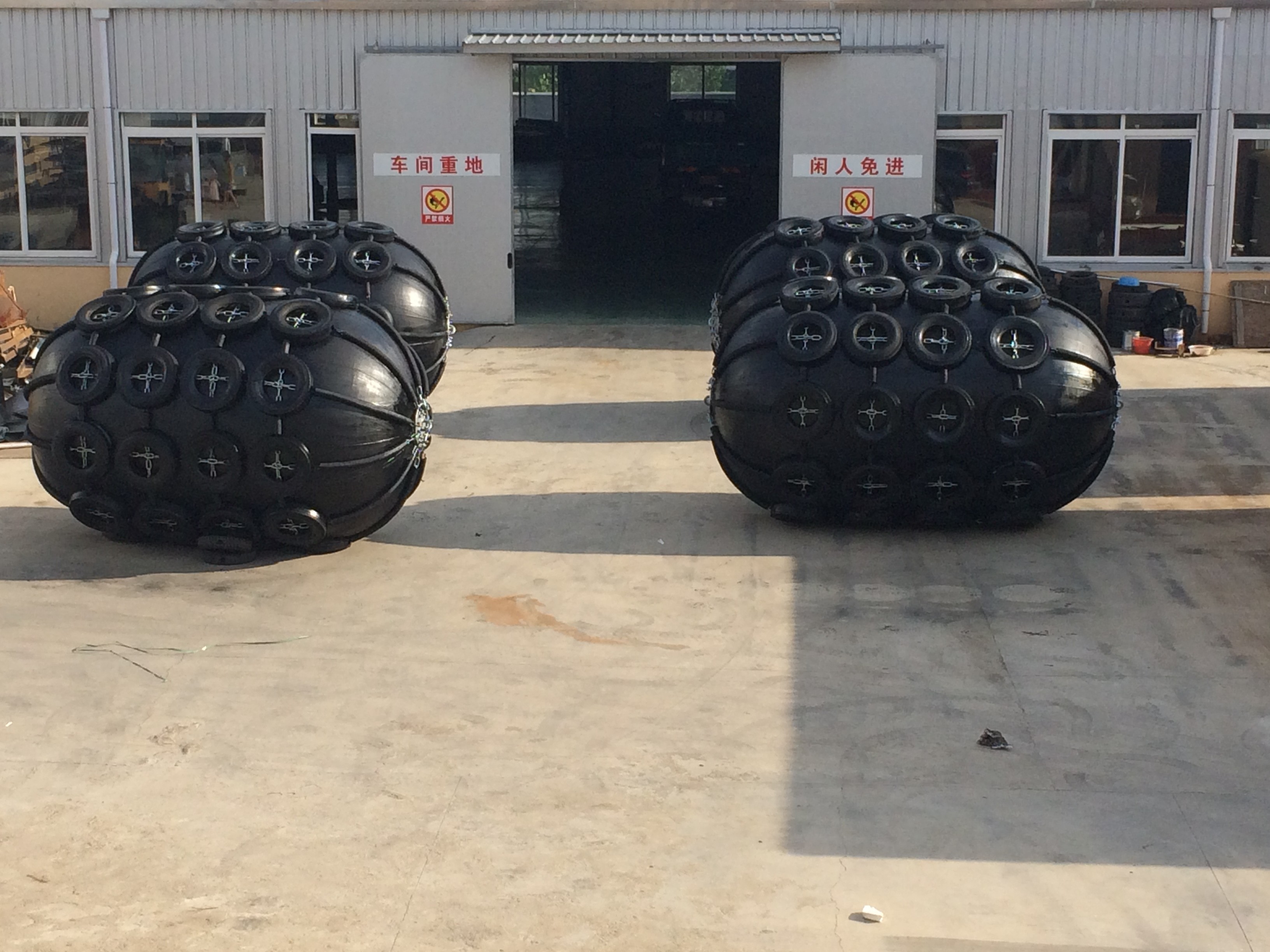 Dia 1350mm Length 2500mm Pneumatic Marine Fender Light Flexible 50kpa To 80kpa
