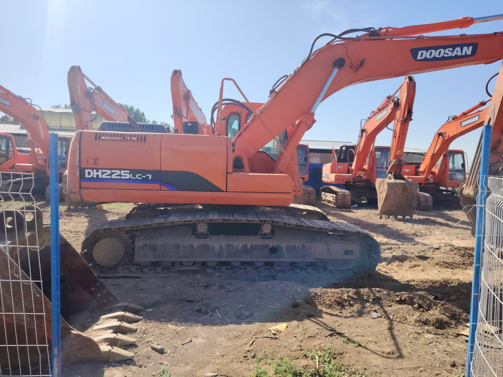 22 Tons New Arrive Used Doosan DH225LC-7 Excavators 1.28m3 Hydraulic Crawler Digger