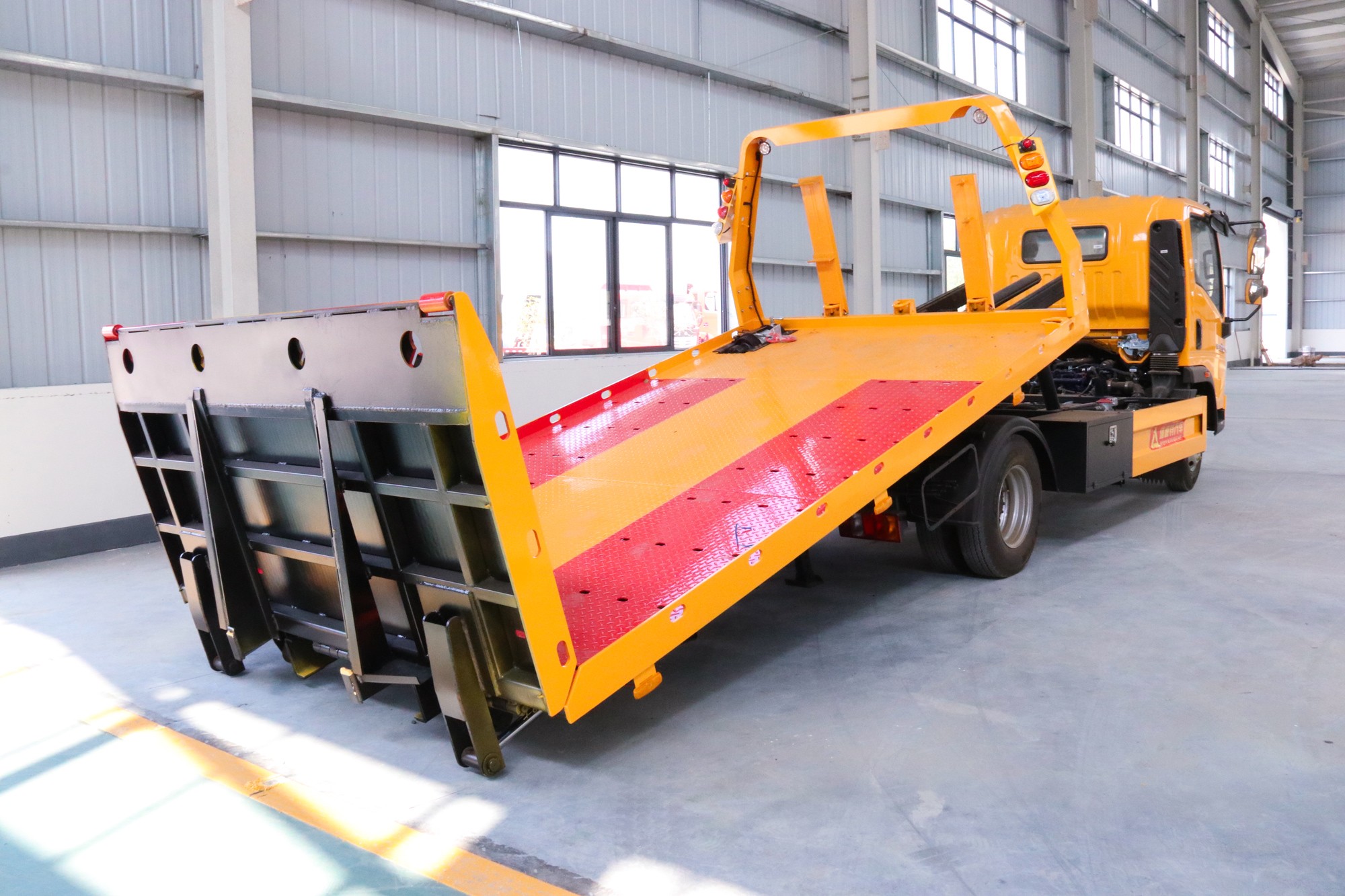 Howo 130 Horsepower and Lifting Weight 7ton 5995*2300*2500mm Wrecker Truck
