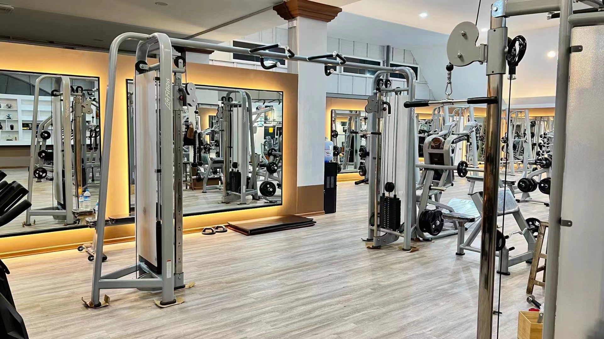 Commercial Indoor All in One Fitness Equipment Power Rack Smith Machine Multi Functional