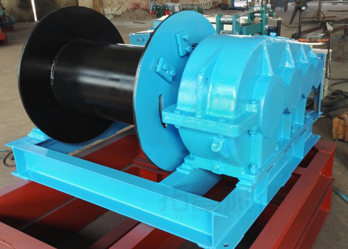 Variable speed wire rope electric lifting winch for boat trailers
