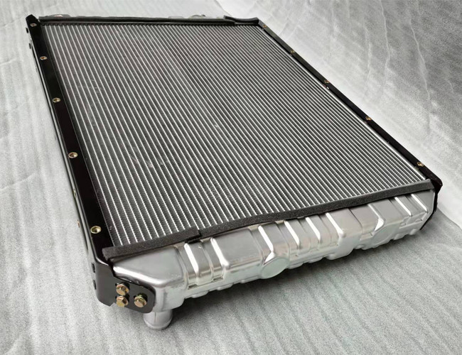 PC100-6 PC120-6 PC130-6 Water Tank Radiator Water Container 4D95 4D102 203-03-61112
