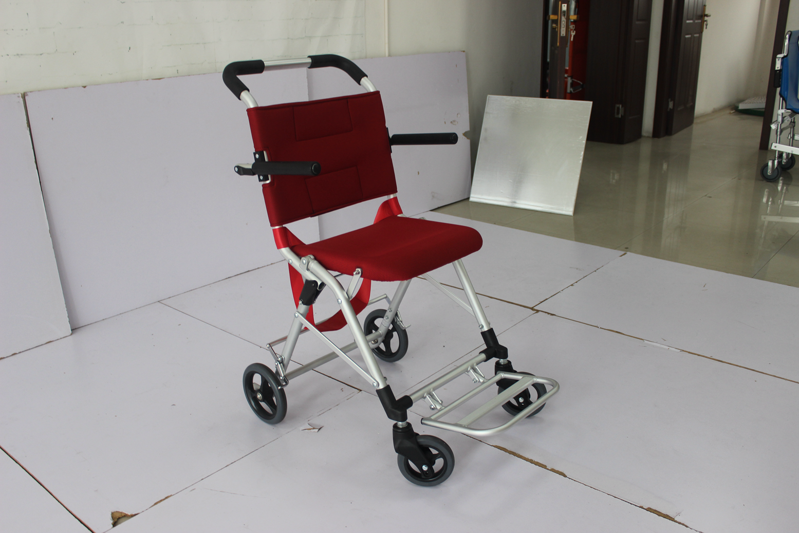 Aluminum Alloy 120kg Fold Up Motorized Electric Wheelchair Foldable Lightweight GB2626