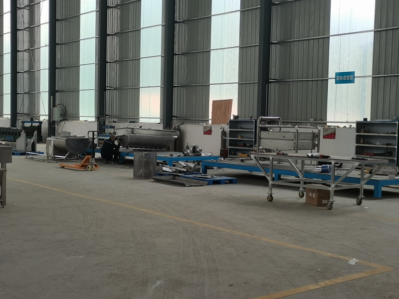 Hydraulic Tipping Machine for Hassle-Free Unloading of Root Vegetables and More