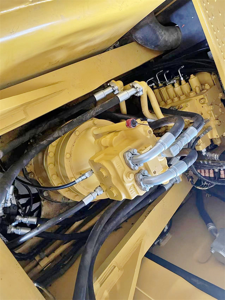 Shanghai Used Komatsu PC450-8 Excavator 2.1 m3 Bucket Capacity 45000 KG Machine Weight