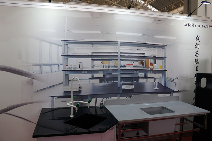 White color Laboratory Furniture corner countertop with damp proofing