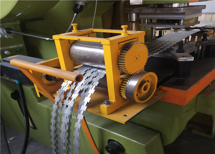 2.5 Mm Razor BTO -28 Barbed Wire Making Machine