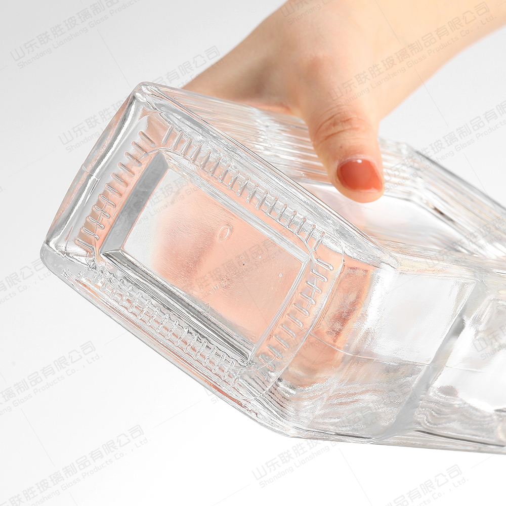 Glass Collar 250ml 500ml 750ml Flat Whisky Bottle with Screw Cap and Customized Color