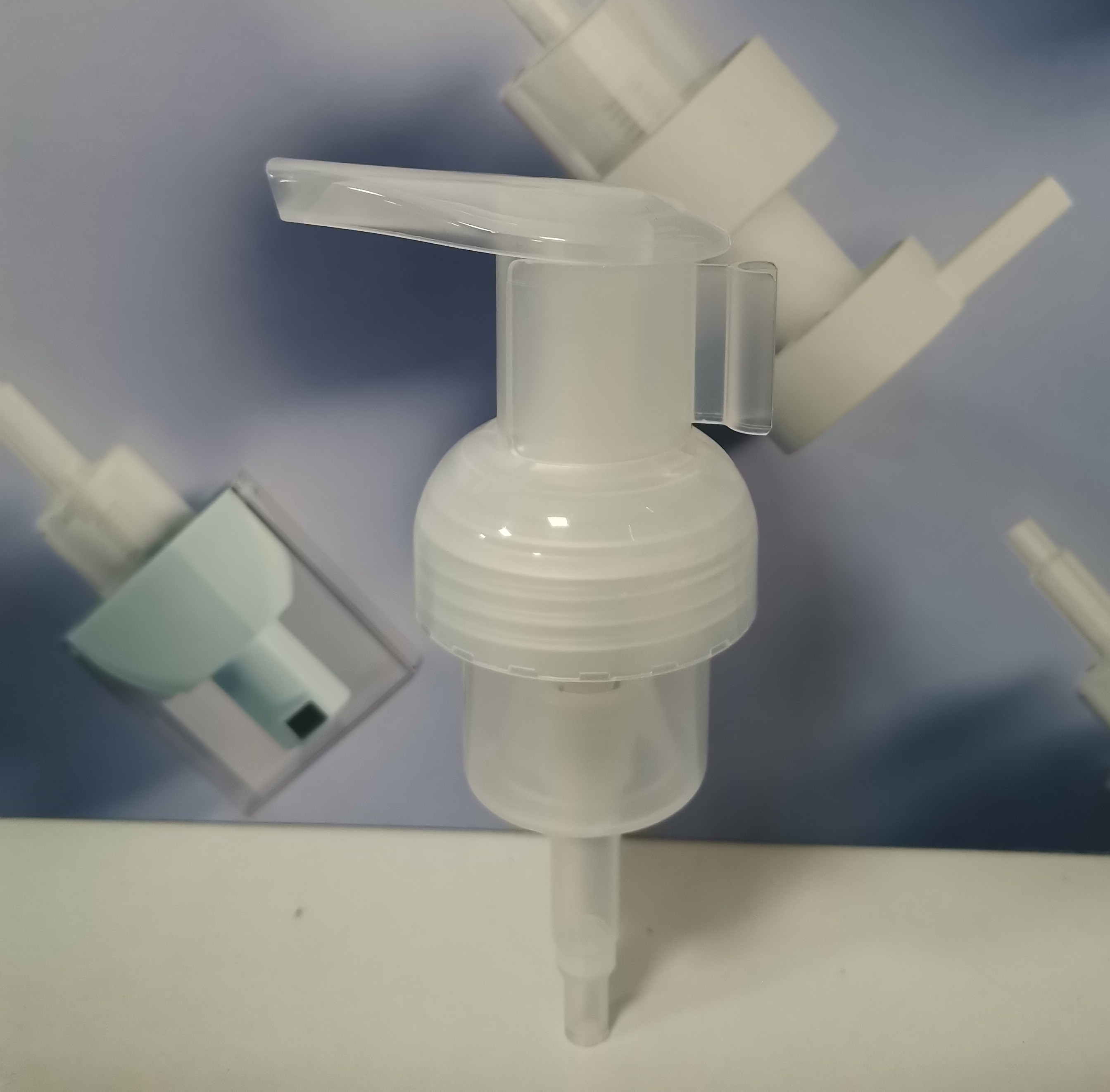 Screw on Plastic Lotion Pump with External Spring Design Actuator 360° turn
