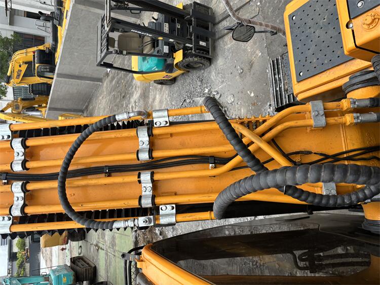 Hyundai R220LC 220LC-9S Second Hand 22ton Excavator Shovel Digger 1.05m3 2022 Model