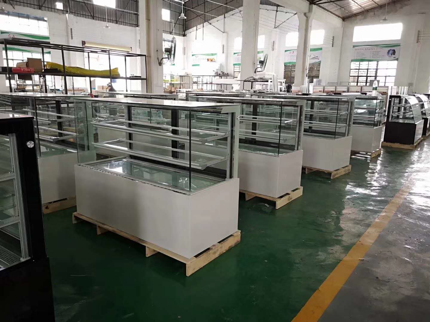 Curved Glass Refrigerated Bakery Display Showcase With 2 / 3 Layers