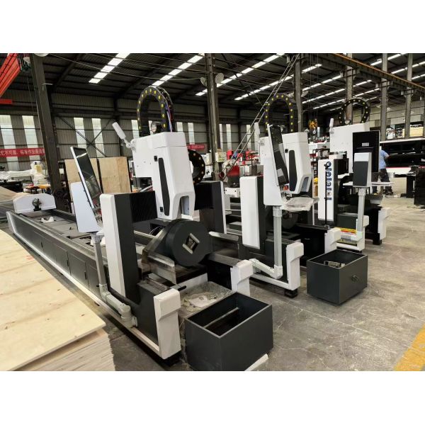 1500W 3000W Fiber Laser Cutting Machine For Pipe Raycus Laser Tube Cutting Machine