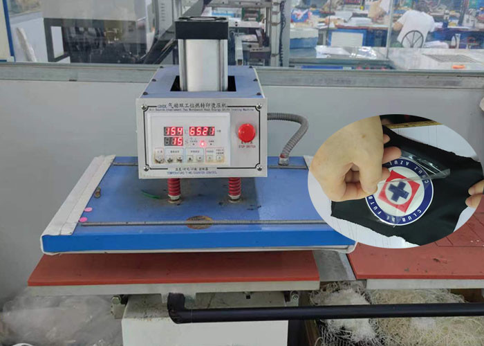 Garments Customised Silicone Heat Transfer Labels With 3 Colour Logos
