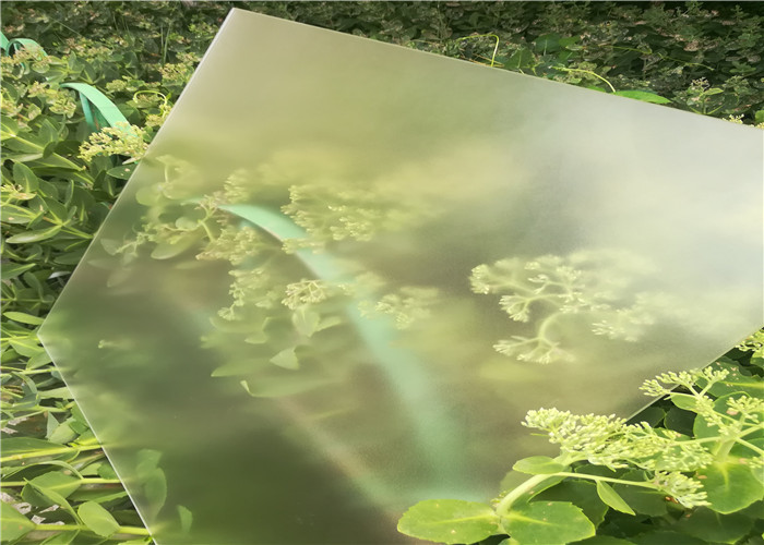 Patterned Solar PV Glass , Ultra White Low Iron Toughened Glass 91.7% Transmittance