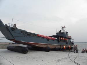 China Floating Boat Lifting Airbags Ship Rubber Heavy Duty Airbags For Lifting wholesale