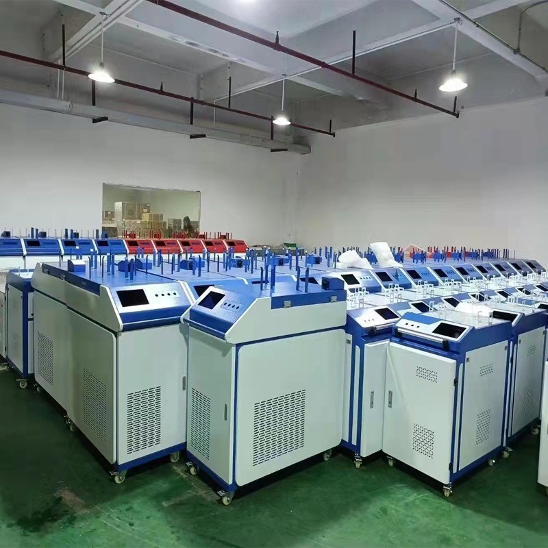 Handheld 1000W 2000W 3000W Fiber Welder Machine With Welding Cutting Cleaning 3 In 1