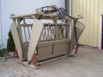 Double Squeeze Cattle Chute