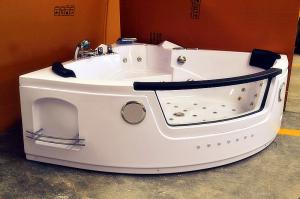 China Mini Jacuzzi Freestanding Tub Whirlpool Air Tub With 2 Pcs Pillow 1400 * 1400mm wholesale