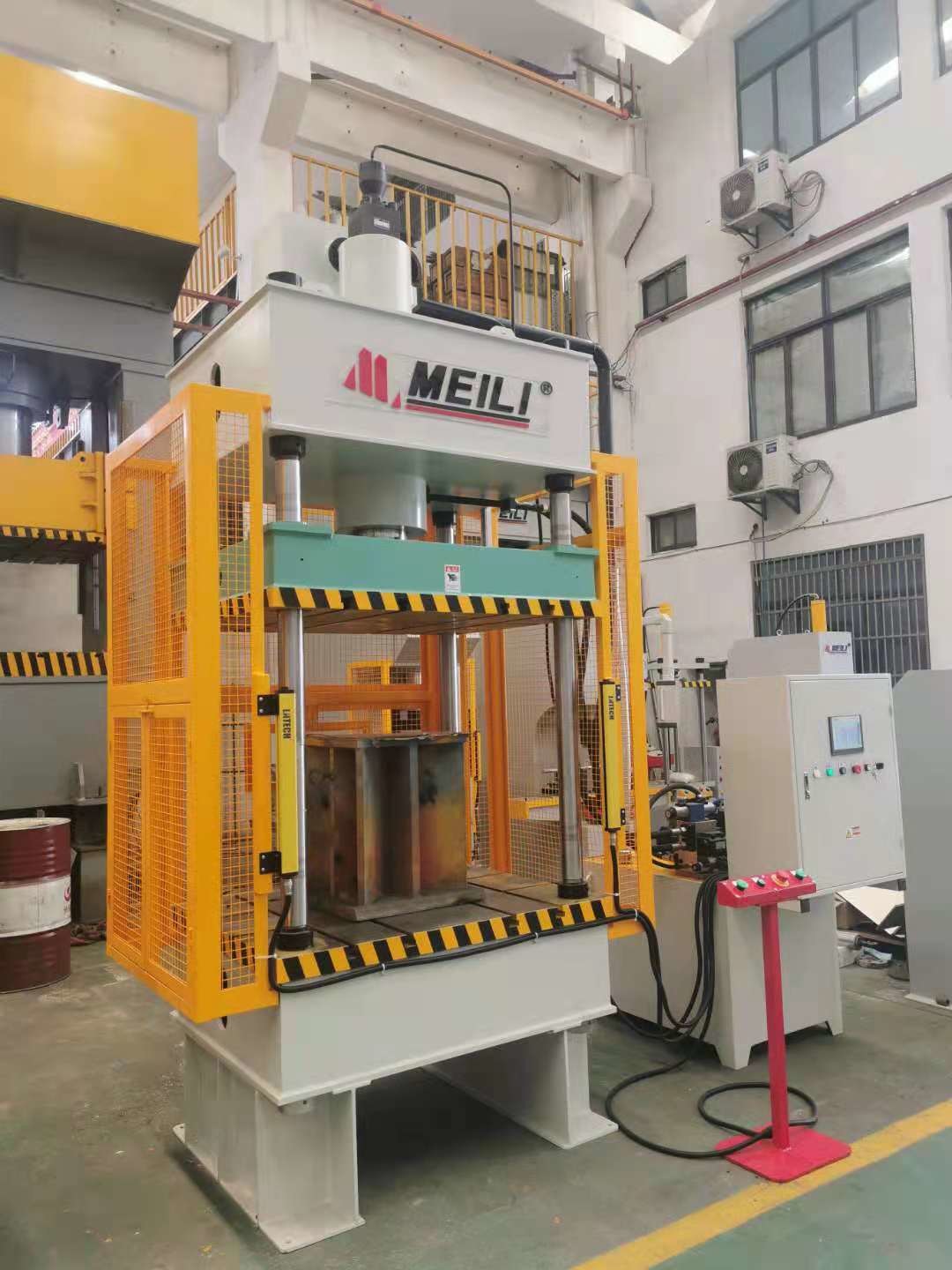 4 Columns 100Ton Servo Hydraulic Press For Blanking Industrial Parts
